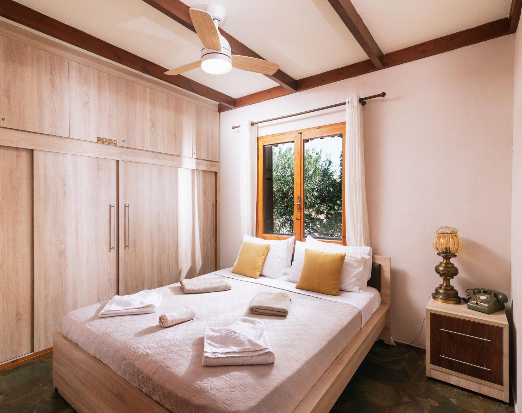 Wooden Beach House Gerani  Exterior photo