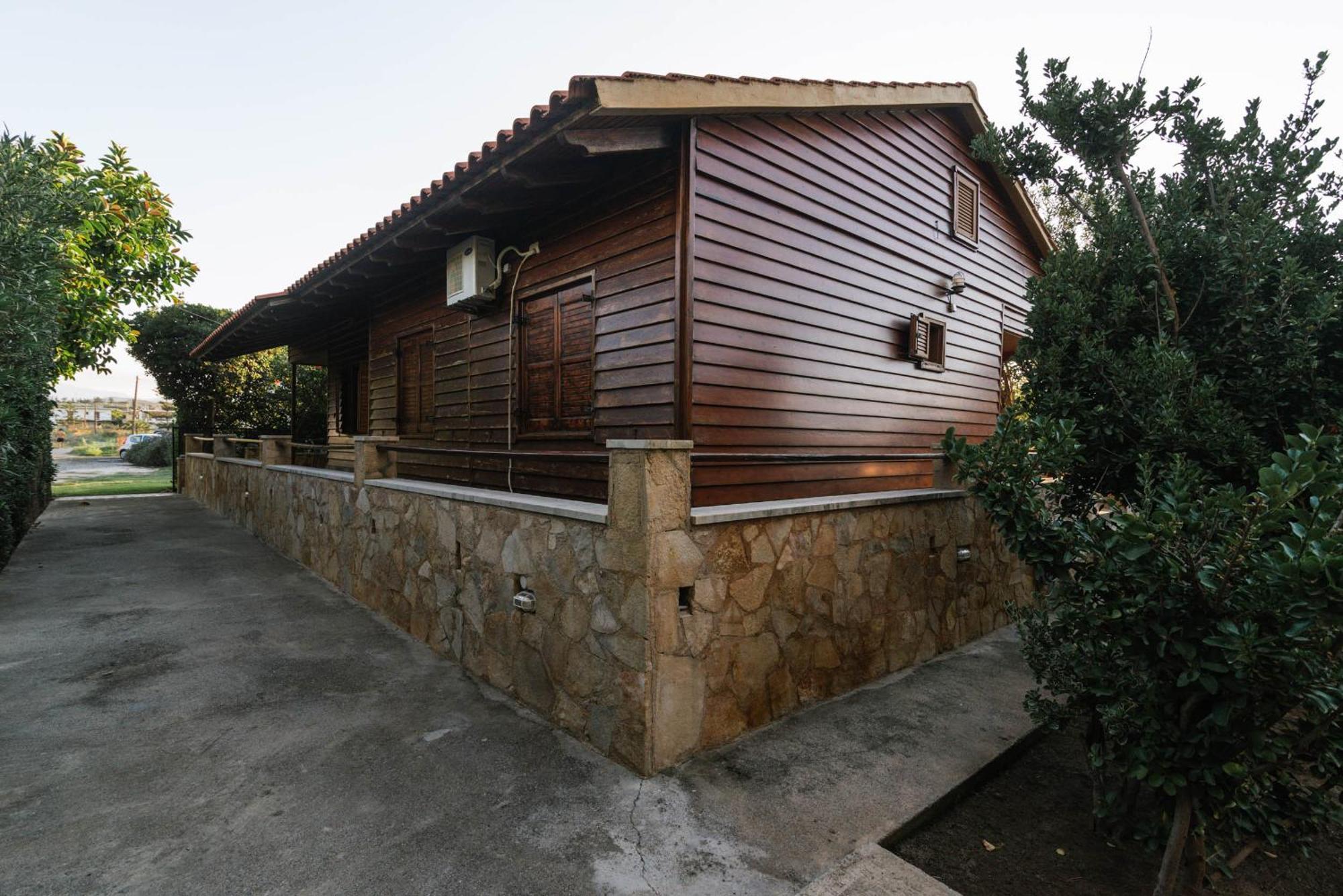 Wooden Beach House Gerani  Exterior photo