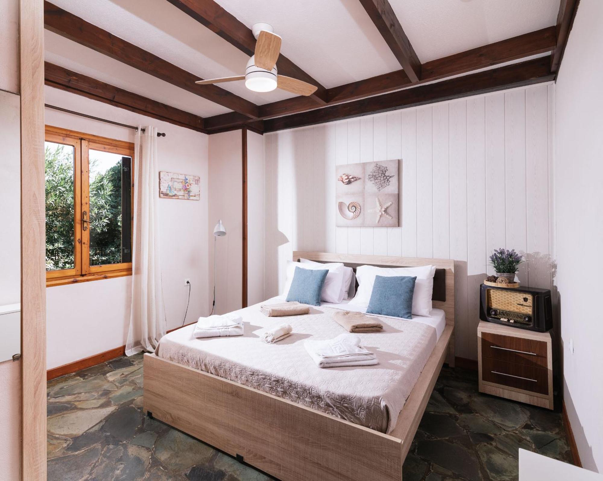 Wooden Beach House Gerani  Exterior photo