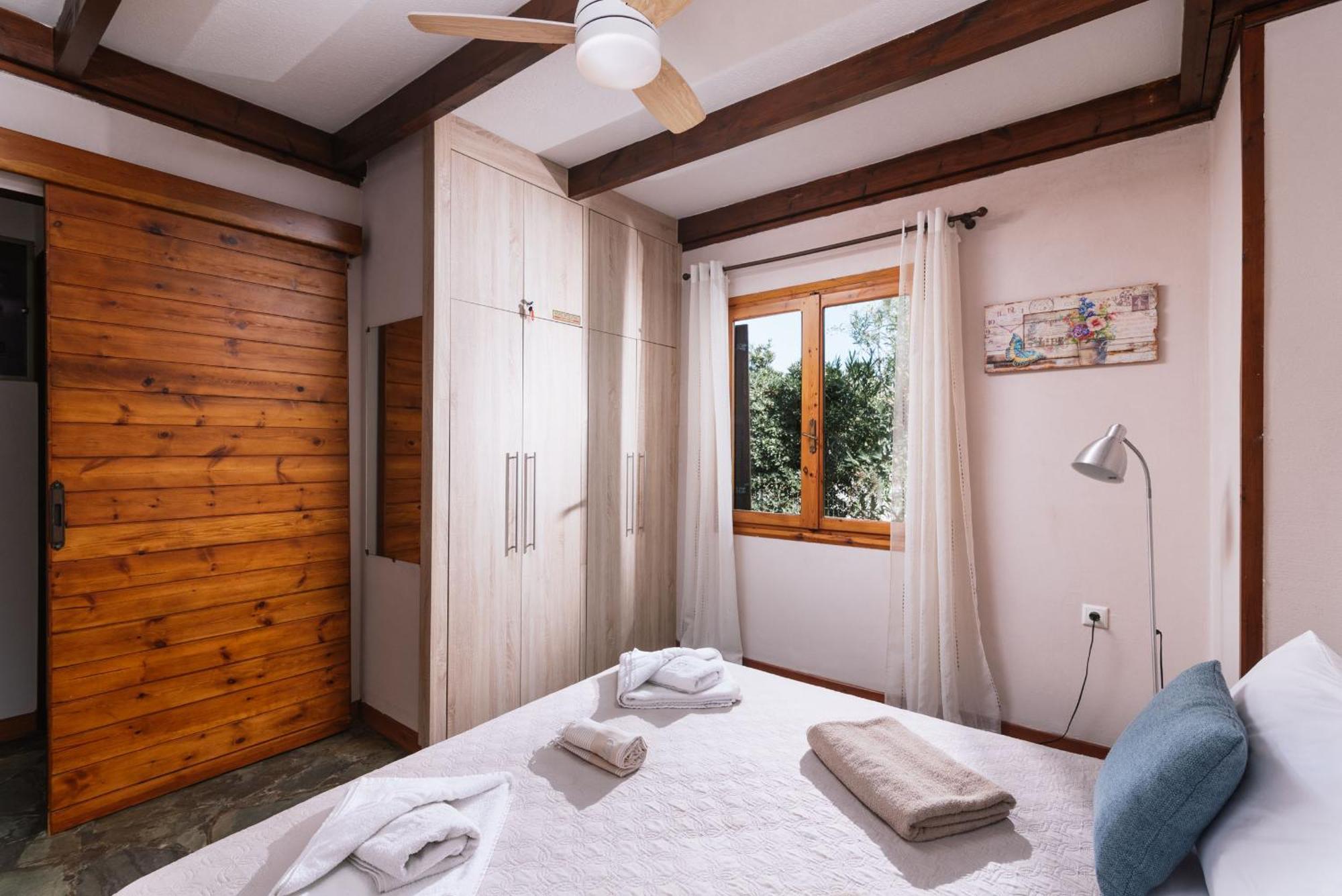 Wooden Beach House Gerani  Exterior photo